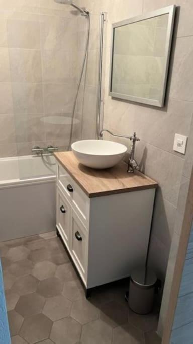 Appartement douillet, aménagé proche riviera. Attalens Extérieur photo